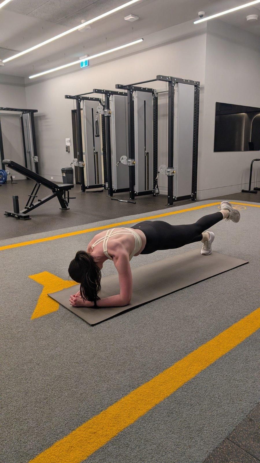 Personal Training | Find the Best Personal Trainer Near You | Fitness Network Australia 22 personal training a client in south melbourne